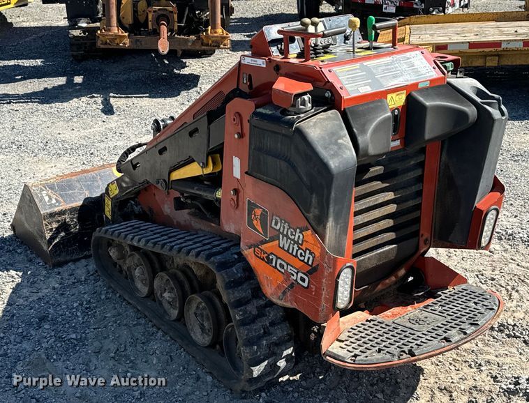 image for item EH3869 2019 Ditch Witch  SK1050 compact utility loader
