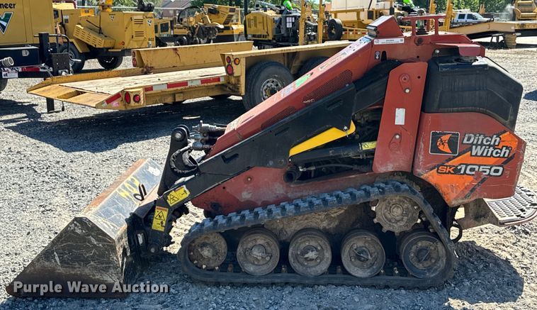 image for item EH3869 2019 Ditch Witch  SK1050 compact utility loader