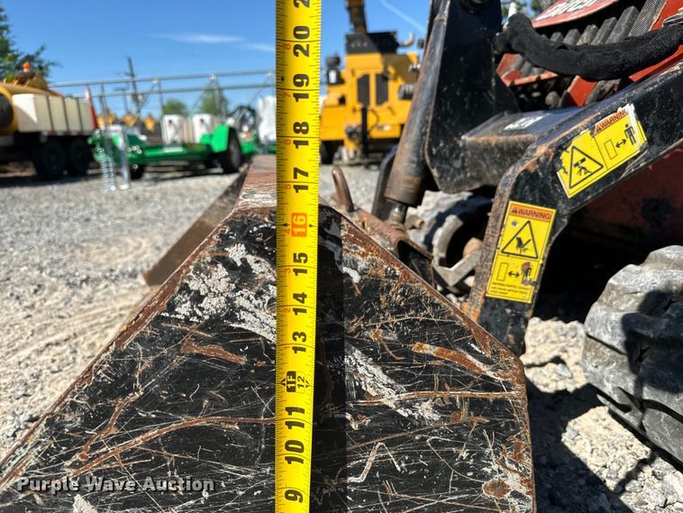 image for item EH3869 2019 Ditch Witch  SK1050 compact utility loader