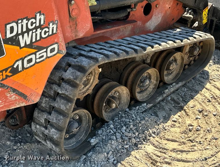 image for item EH3869 2019 Ditch Witch  SK1050 compact utility loader