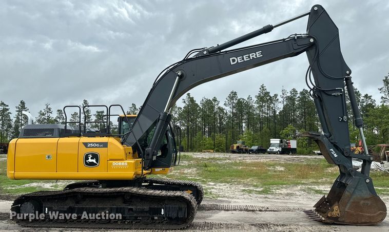 image for item EH5396 2022 John Deere 250G LC excavator