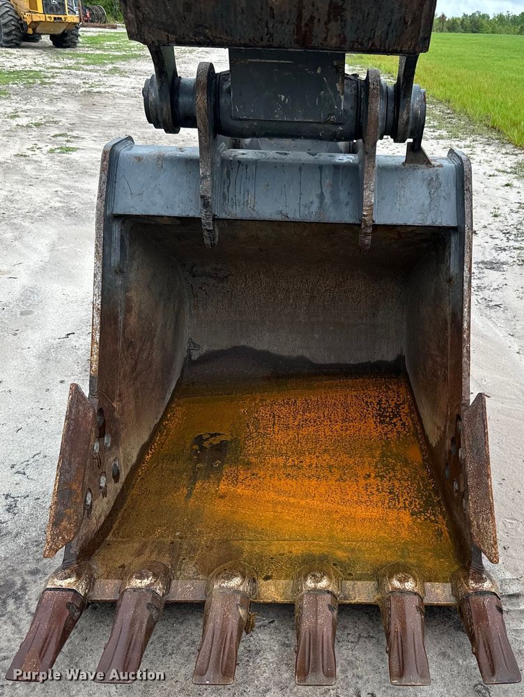 image for item EH5396 2022 John Deere 250G LC excavator