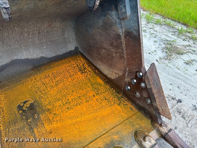 image for item EH5396 2022 John Deere 250G LC excavator