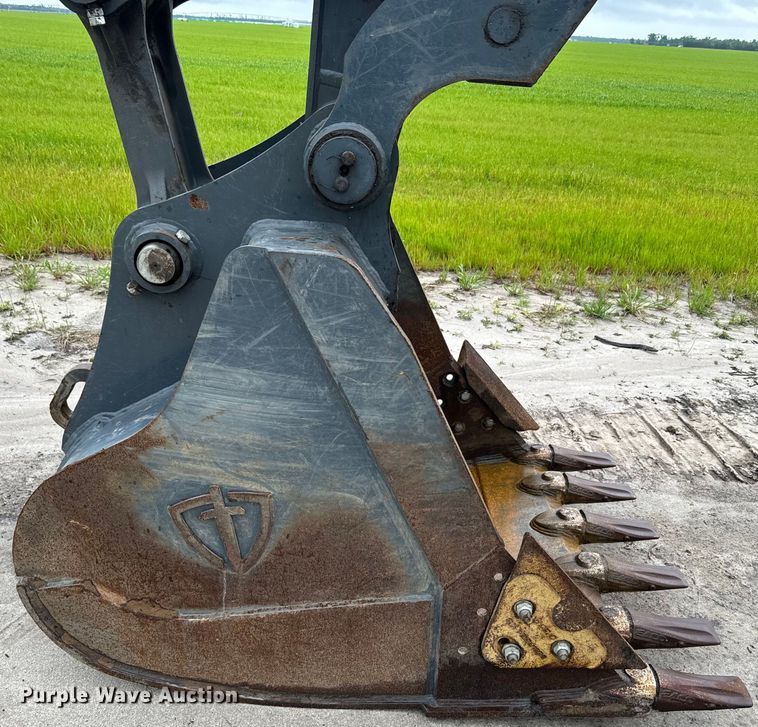 image for item EH5396 2022 John Deere 250G LC excavator