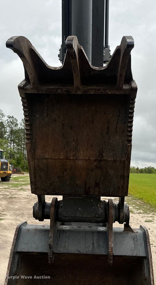 image for item EH5396 2022 John Deere 250G LC excavator