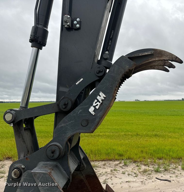 image for item EH5396 2022 John Deere 250G LC excavator