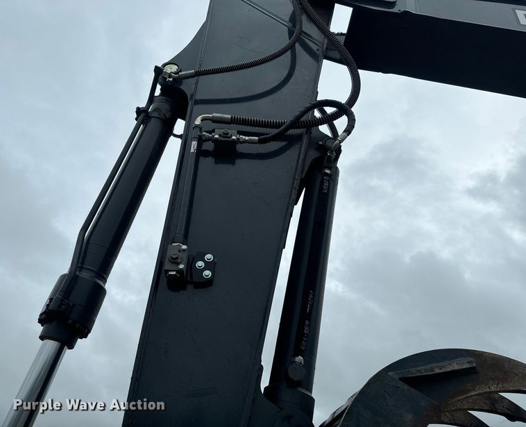 image for item EH5396 2022 John Deere 250G LC excavator