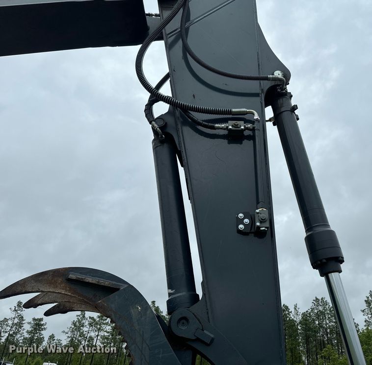 image for item EH5396 2022 John Deere 250G LC excavator