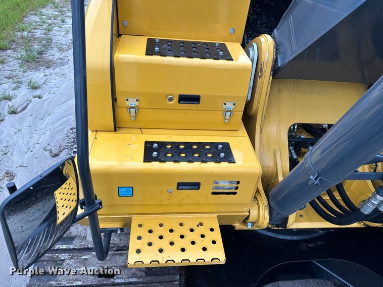 image for item EH5396 2022 John Deere 250G LC excavator