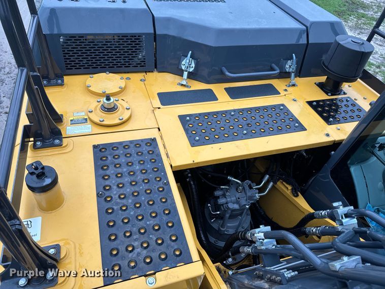 image for item EH5396 2022 John Deere 250G LC excavator