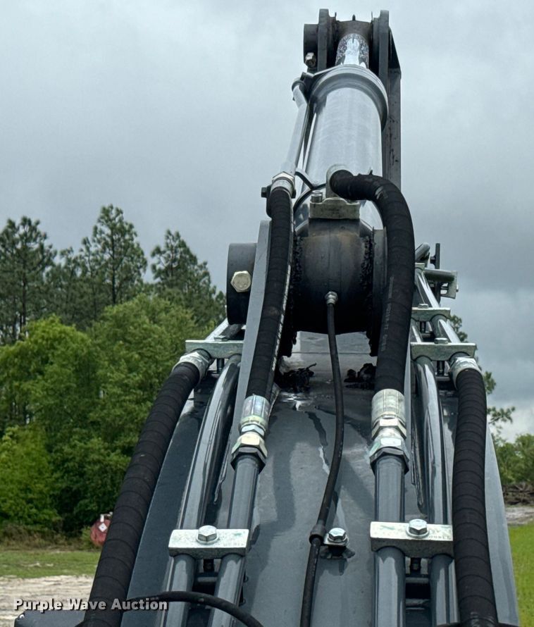 image for item EH5396 2022 John Deere 250G LC excavator