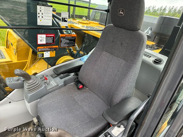 image for item EH5396 2022 John Deere 250G LC excavator