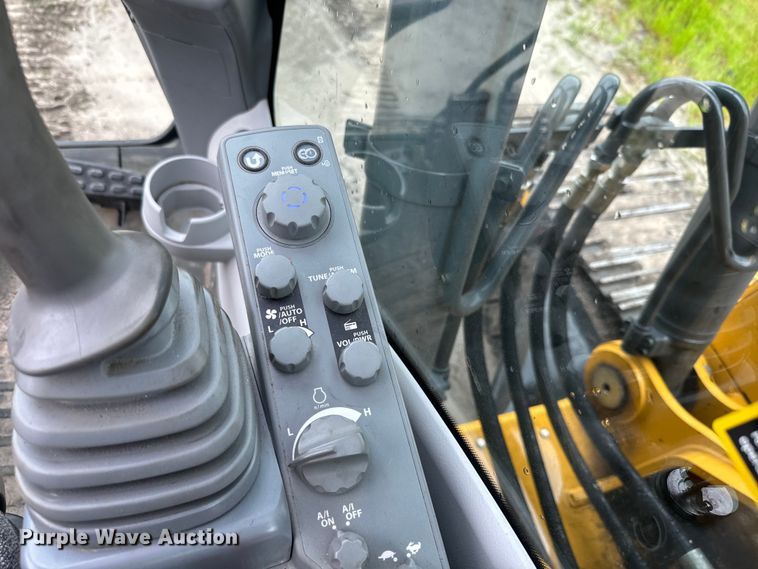 image for item EH5396 2022 John Deere 250G LC excavator