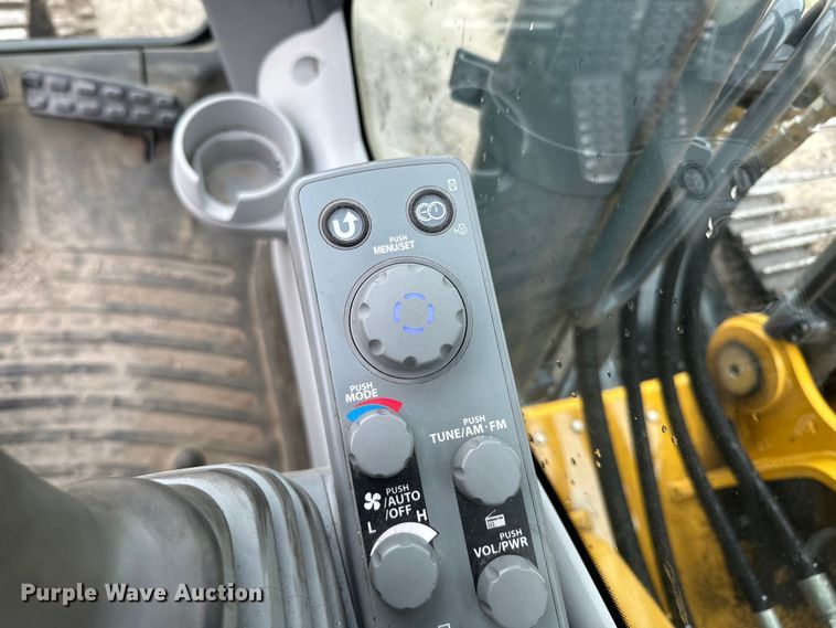 image for item EH5396 2022 John Deere 250G LC excavator