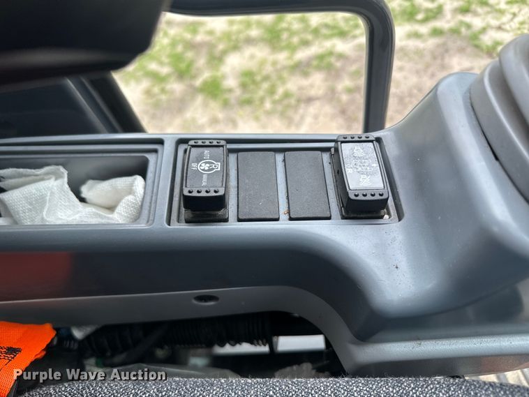 image for item EH5396 2022 John Deere 250G LC excavator