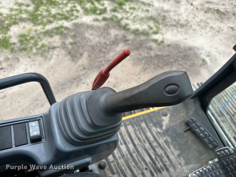 image for item EH5396 2022 John Deere 250G LC excavator