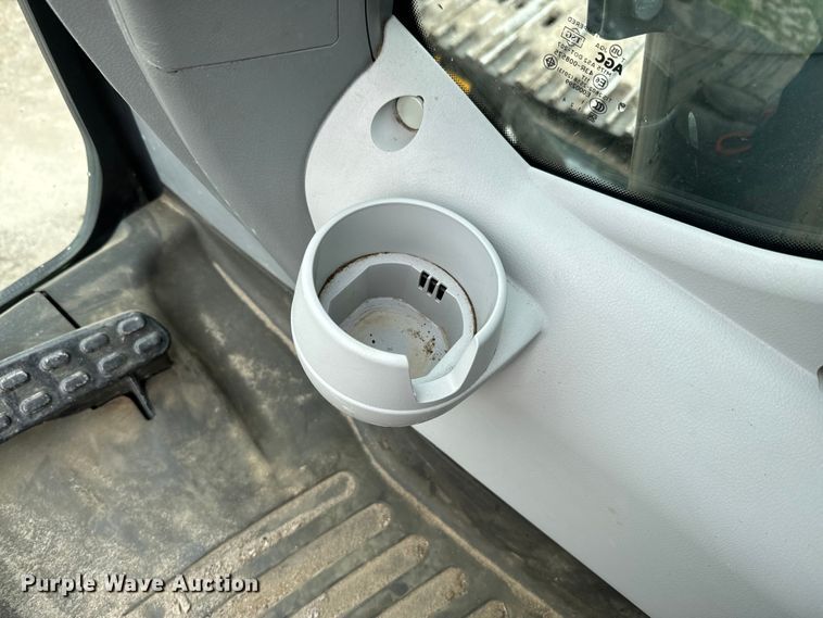 image for item EH5396 2022 John Deere 250G LC excavator