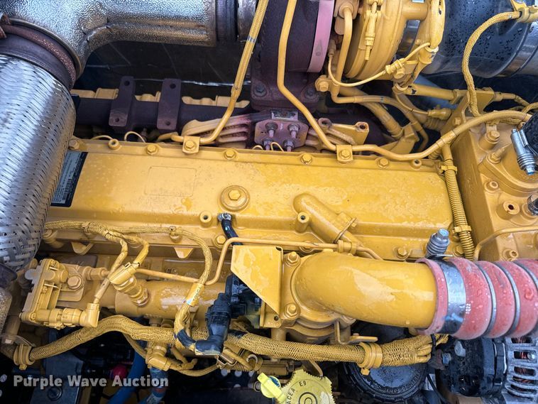 image for item EH5396 2022 John Deere 250G LC excavator