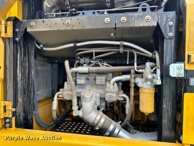 image for item EH5396 2022 John Deere 250G LC excavator