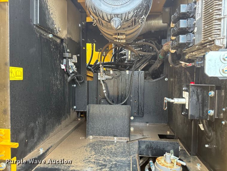 image for item EH5396 2022 John Deere 250G LC excavator