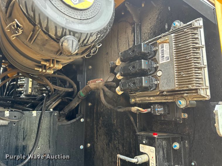 image for item EH5396 2022 John Deere 250G LC excavator