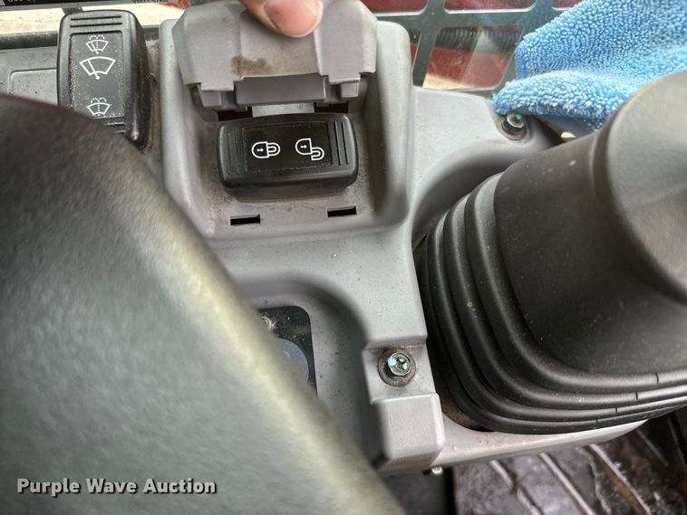 image for item EH5418 2021 Kubota SVL97-2 tracked skid steer loader