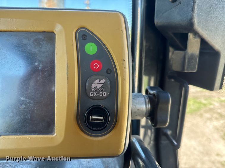 image for item EH5425 2012 John Deere  700J LGP dozer