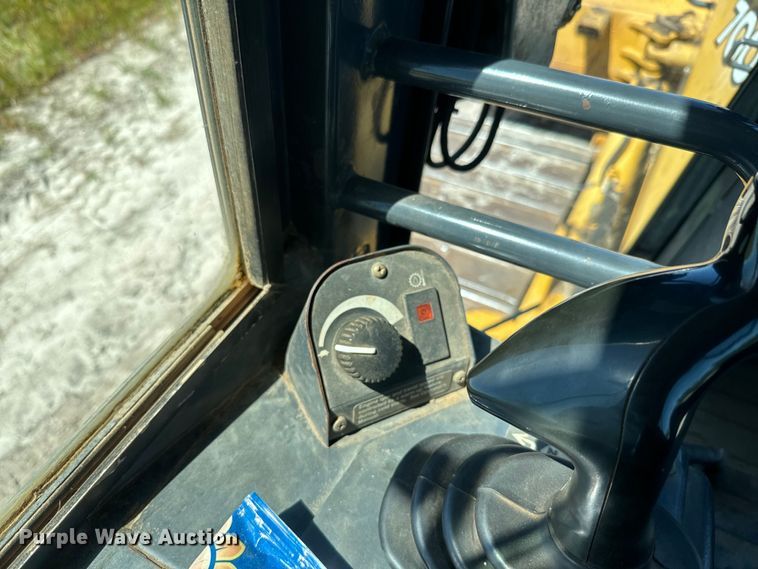 image for item EH5425 2012 John Deere  700J LGP dozer