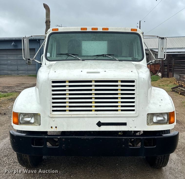 image for item EH5487 1995 International  4700 flatbed truck