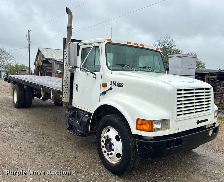 image for item EH5487 1995 International  4700 flatbed truck