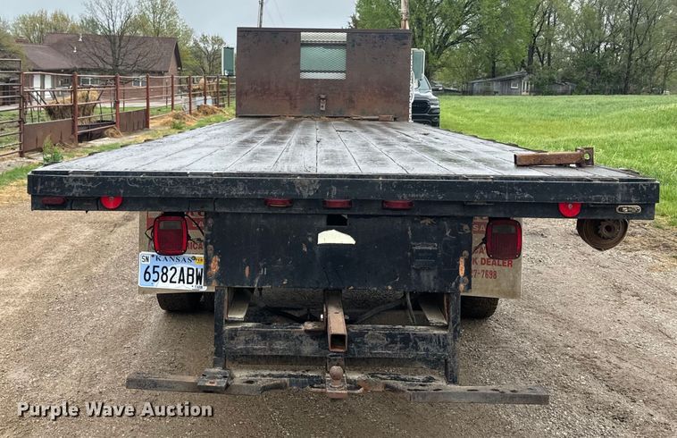 image for item EH5487 1995 International  4700 flatbed truck