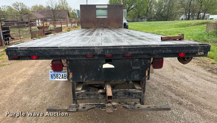 image for item EH5487 1995 International  4700 flatbed truck