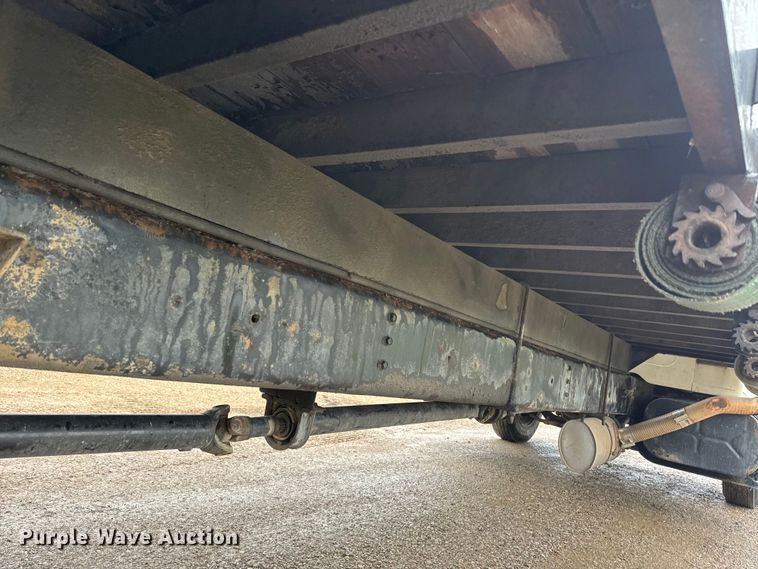 image for item EH5487 1995 International  4700 flatbed truck