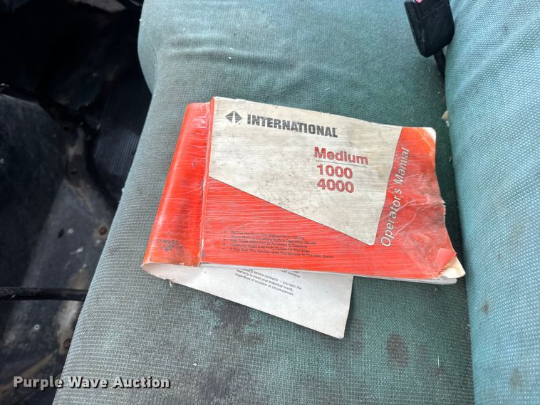 image for item EH5487 1995 International  4700 flatbed truck