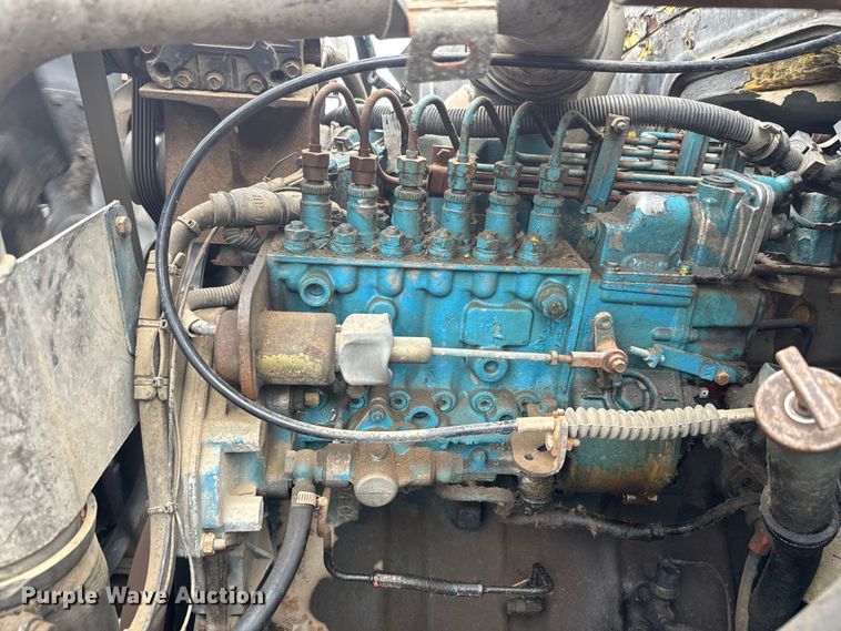 image for item EH5487 1995 International  4700 flatbed truck