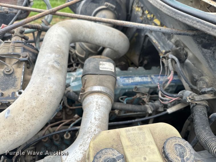 image for item EH5487 1995 International  4700 flatbed truck