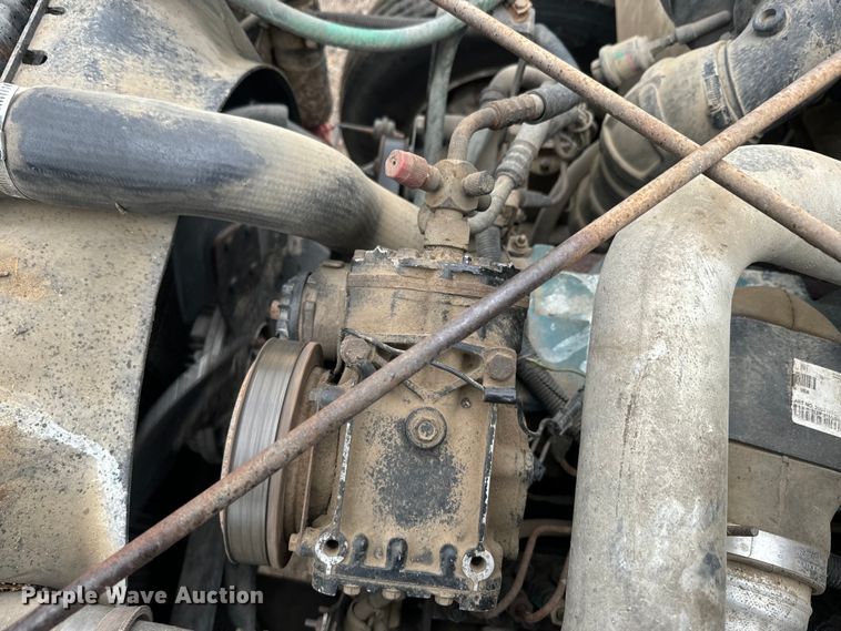 image for item EH5487 1995 International  4700 flatbed truck