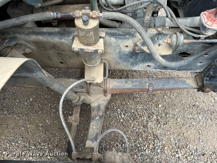 image for item EH5487 1995 International  4700 flatbed truck