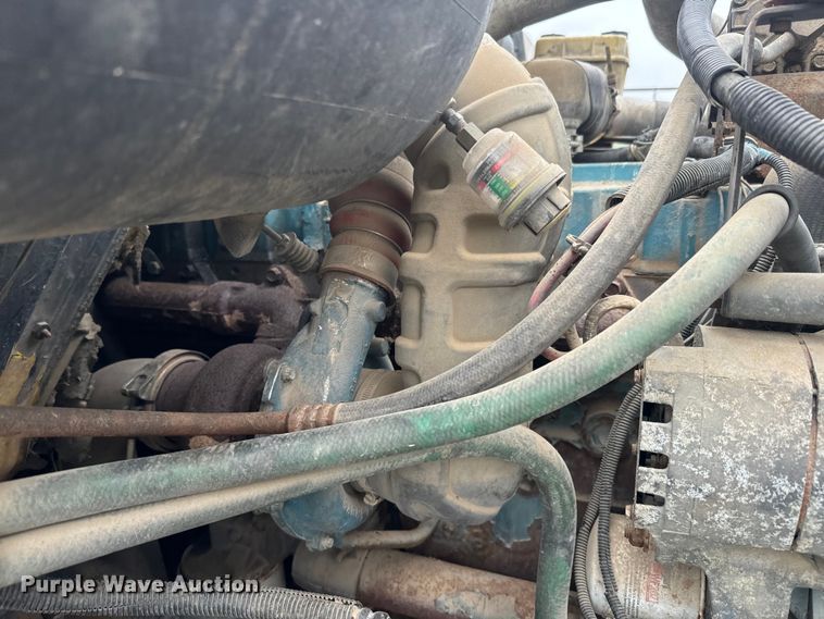 image for item EH5487 1995 International  4700 flatbed truck