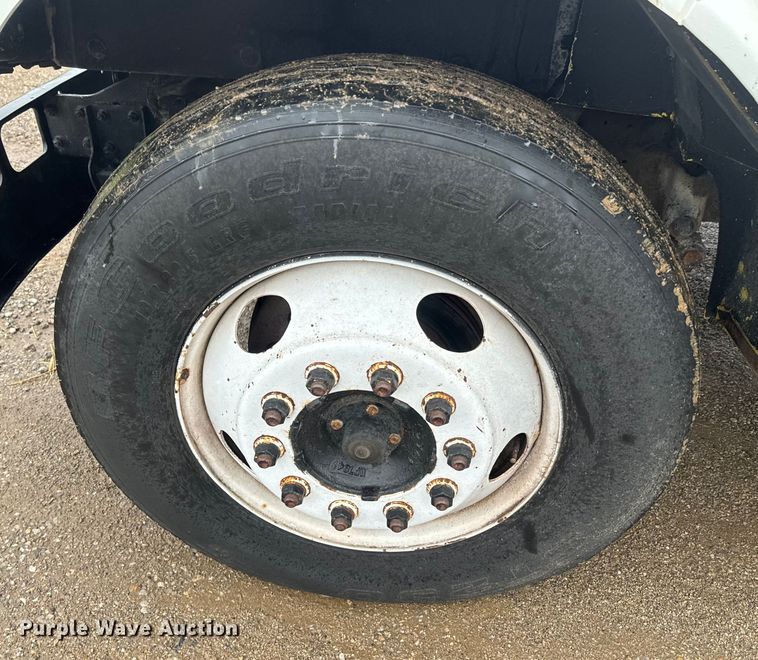 image for item EH5487 1995 International  4700 flatbed truck