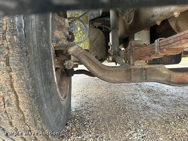 image for item EH5487 1995 International  4700 flatbed truck