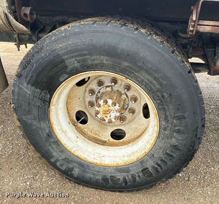 image for item EH5487 1995 International  4700 flatbed truck