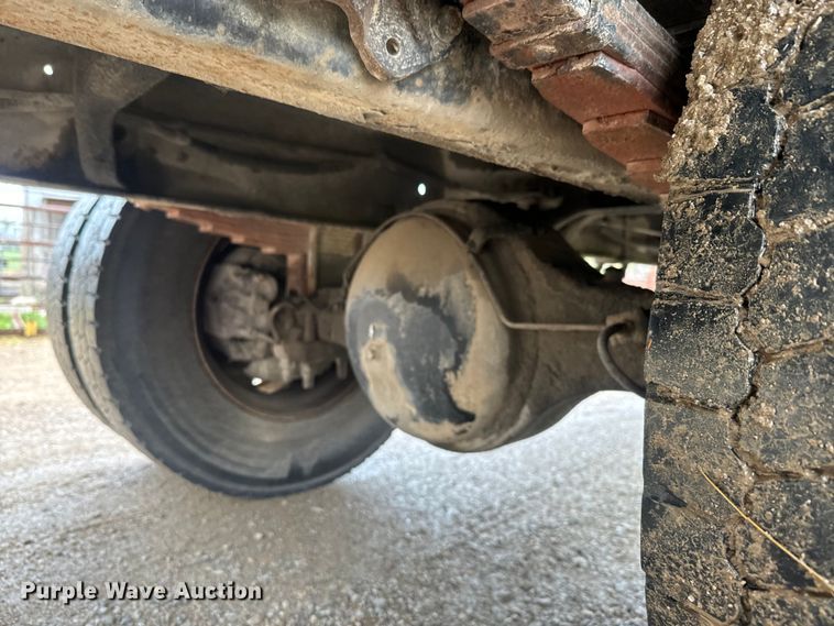 image for item EH5487 1995 International  4700 flatbed truck