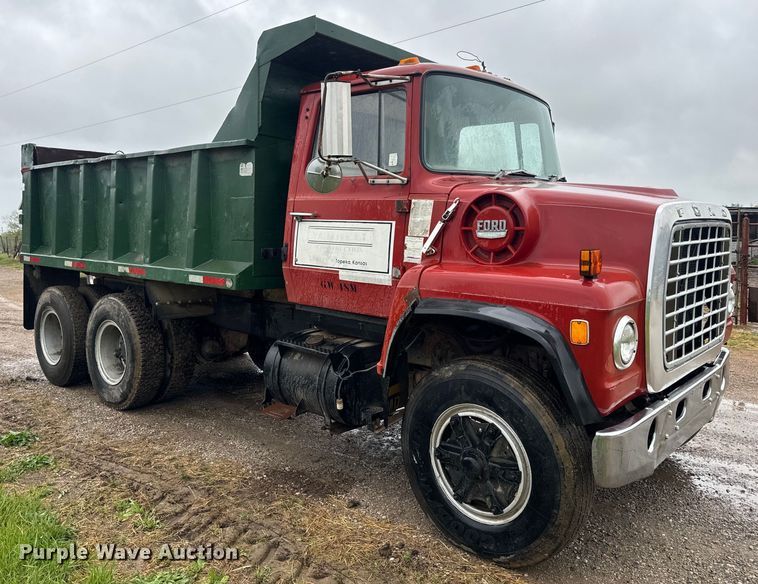 image for item EH5488 1976 Ford NT8000 dump truck