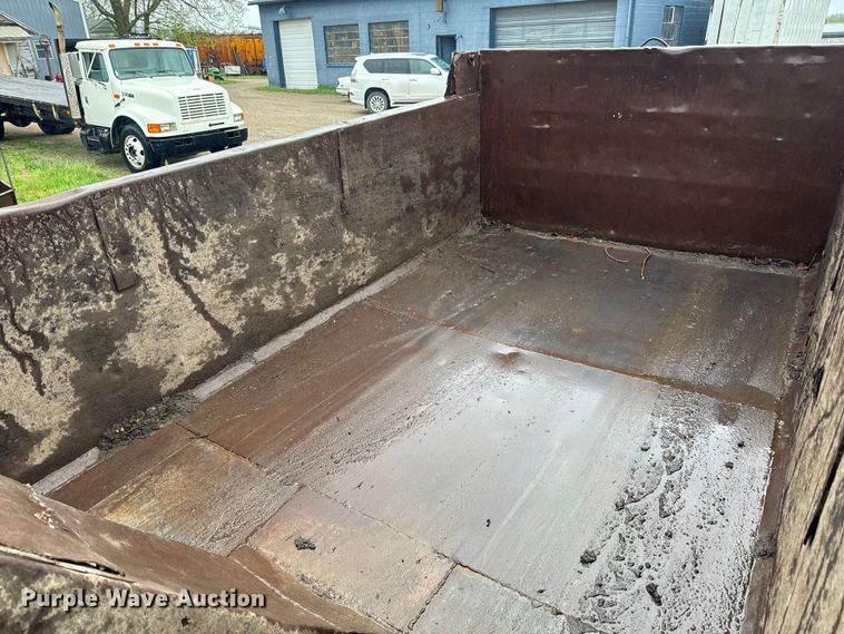 image for item EH5488 1976 Ford NT8000 dump truck