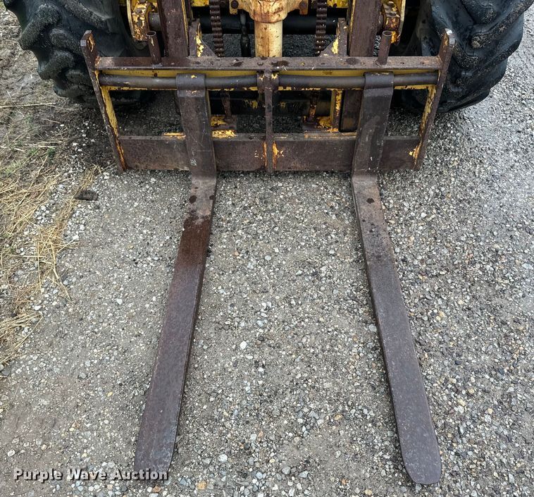 image for item EH5489 Allis Chalmers 630 forklift