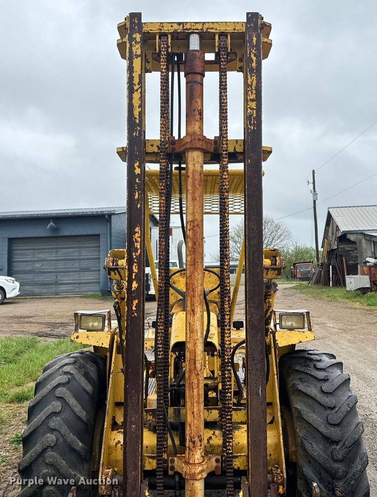 image for item EH5489 Allis Chalmers 630 forklift