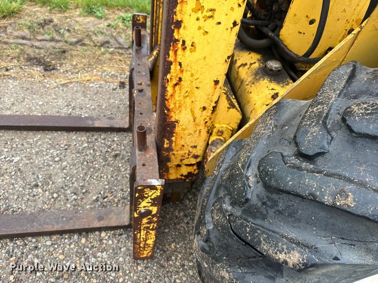 image for item EH5489 Allis Chalmers 630 forklift