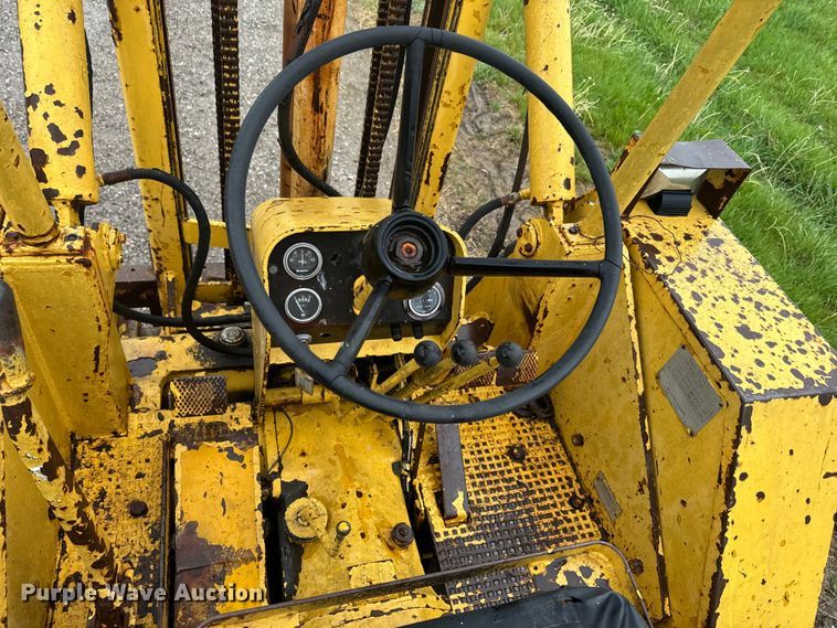 image for item EH5489 Allis Chalmers 630 forklift