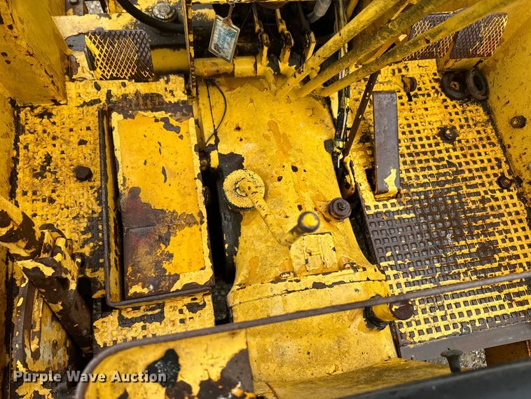 image for item EH5489 Allis Chalmers 630 forklift